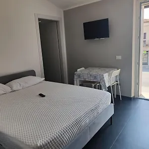  Apartamento Flat 1 Balcone Italia