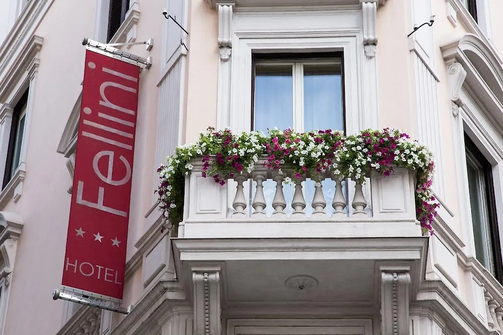 Hotel Fellini Rome 3*,