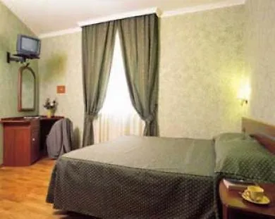 Hotel Fellini Рим Италия