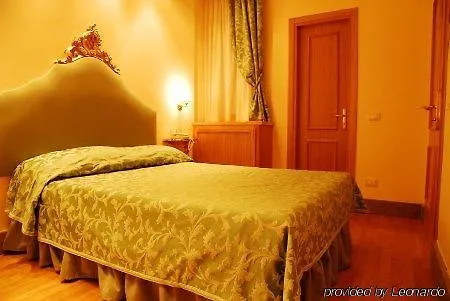 Hotel Fellini Рим