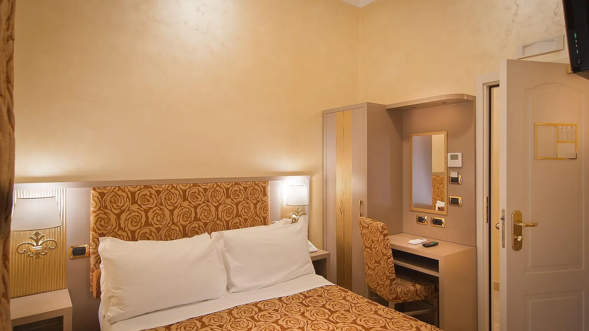Hotel Fellini Roma Italia